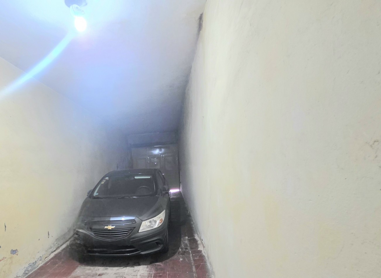 Av. Belgrano al 2400 - Casa a Refaccionar/ Terreno 10 x 60 Ideal Comercial!!