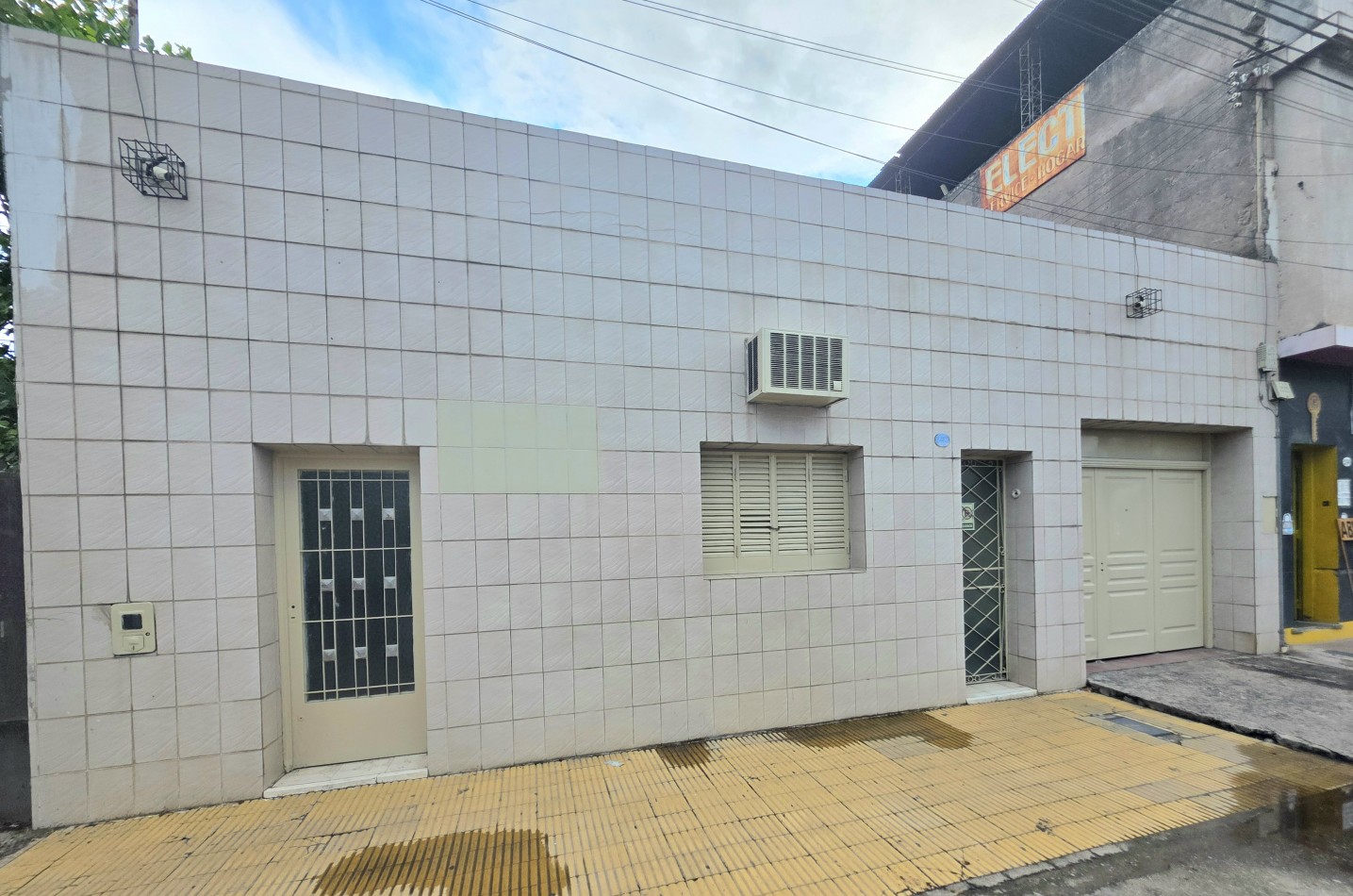 Av. Belgrano al 2400 - Casa a Refaccionar/ Terreno 10 x 60 Ideal Comercial!!