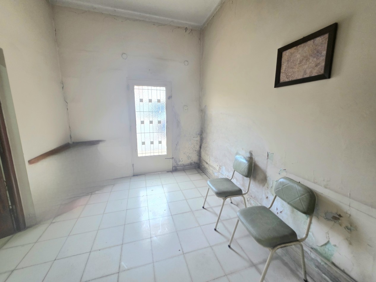 Av. Belgrano al 2400 - Casa a Refaccionar/ Terreno 10 x 60 Ideal Comercial!!