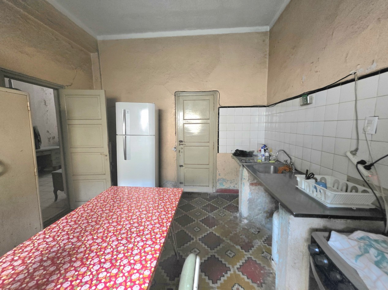 Av. Belgrano al 2400 - Casa a Refaccionar/ Terreno 10 x 60 Ideal Comercial!!