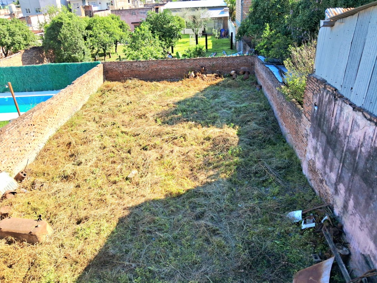 Av. Belgrano al 2400 - Casa a Refaccionar/ Terreno 10 x 60 Ideal Comercial!!