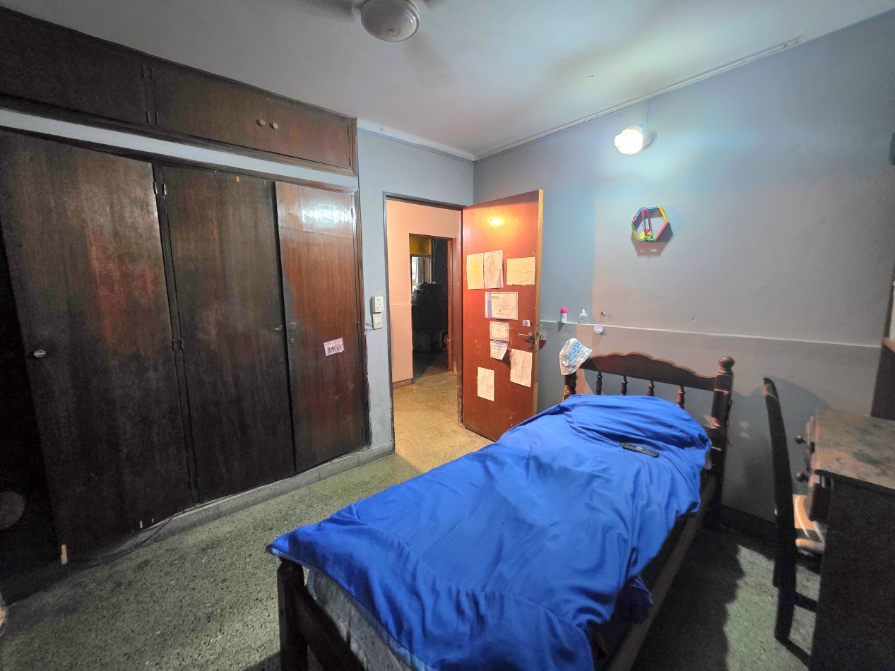 B° El Bosque - Marcos Paz al 2000- Casa de 3D + Depto. A reformar + Fdo. C/ Pileta 