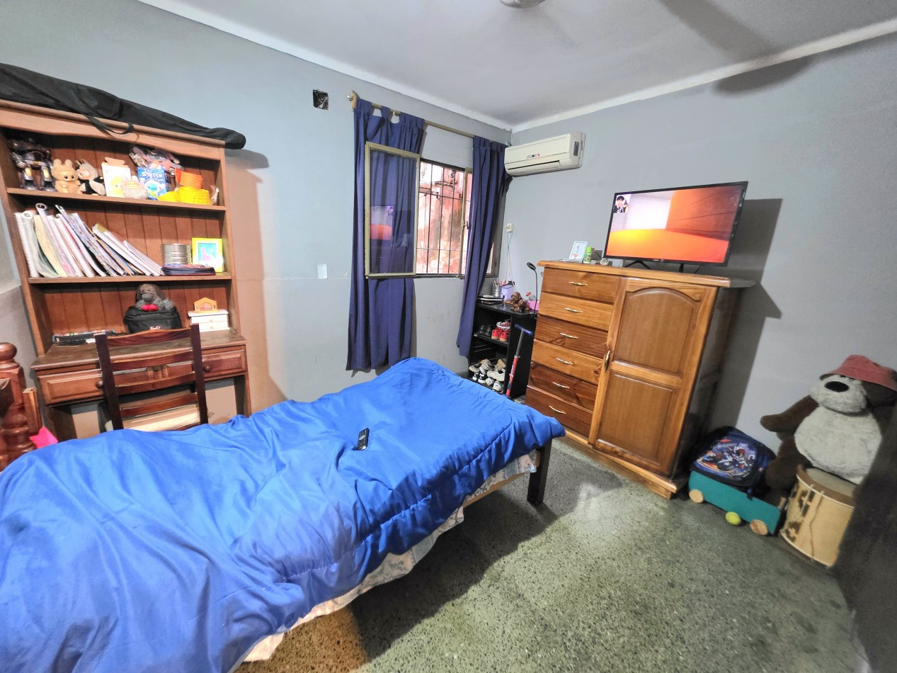 B° El Bosque - Marcos Paz al 2000- Casa de 3D + Depto. A reformar + Fdo. C/ Pileta 