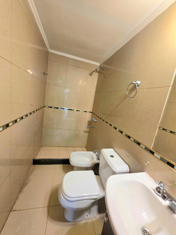 C/ España 948 - Monoambiente en Planta Baja con Balcon a la calle