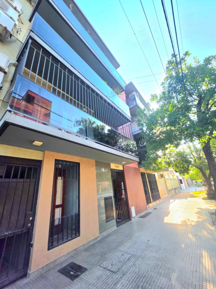 C/ España 948 - Monoambiente en Planta Baja con Balcon a la calle