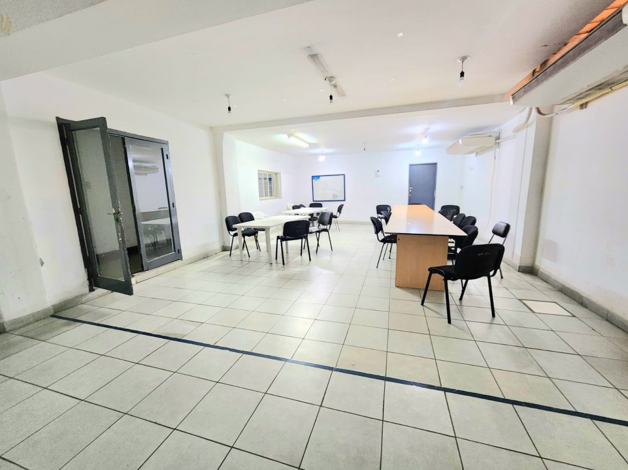 c/ San Martin 973 - Guarderia P/ 20 autos + Dos plantas con 19 Habitaciones. Ideal Inversor!!!