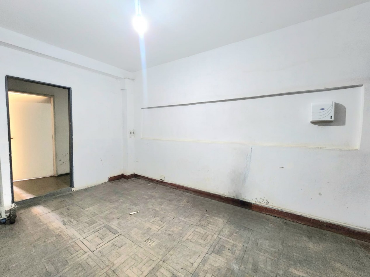 c/ San Martin 973 - Guarderia P/ 20 autos + Dos plantas con 19 Habitaciones. Ideal Inversor!!!