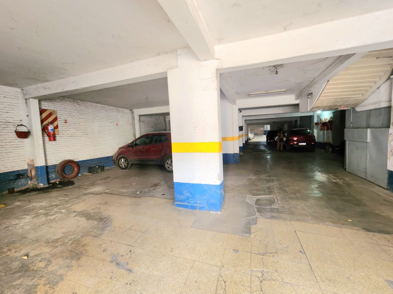c/ San Martin 973 - Guarderia P/ 20 autos + Dos plantas con 19 Habitaciones. Ideal Inversor!!!