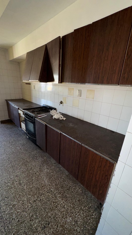 Aguilares - c/ Alberdi 1650.  Departamento XXL de 4D c/ Balcon y Terraza Cubierta