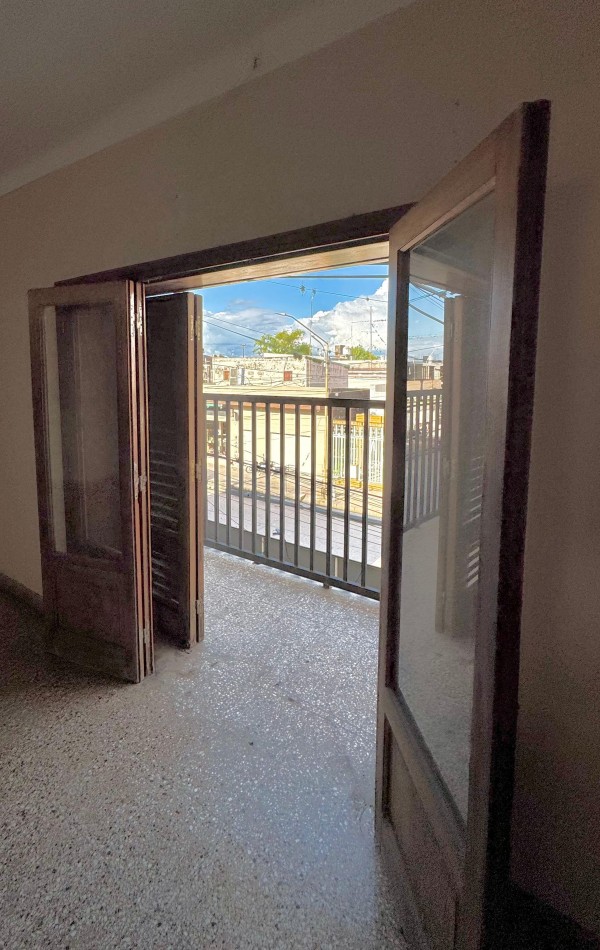 Aguilares - c/ Alberdi 1650.  Departamento XXL de 4D c/ Balcon y Terraza Cubierta