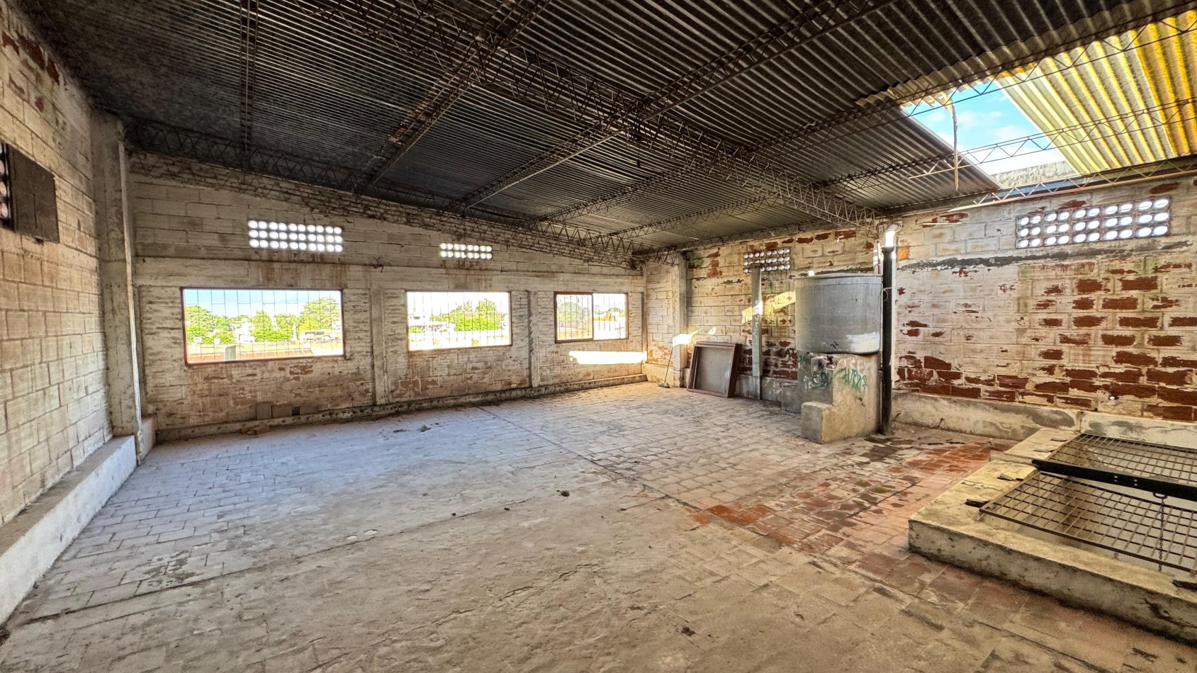 Aguilares - c/ Alberdi 1650.  Departamento XXL de 4D c/ Balcon y Terraza Cubierta