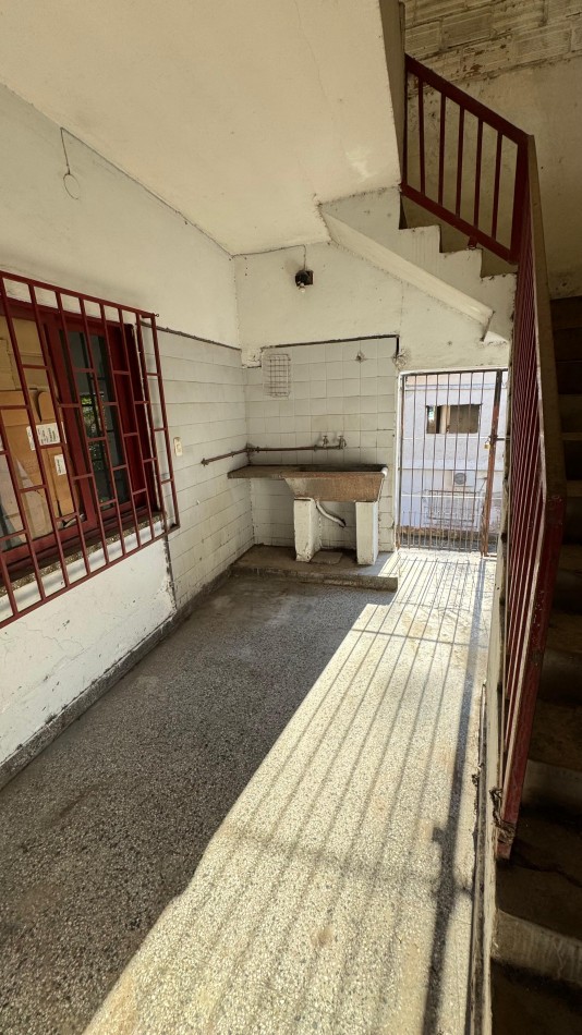 Aguilares - c/ Alberdi 1650.  Departamento XXL de 4D c/ Balcon y Terraza Cubierta