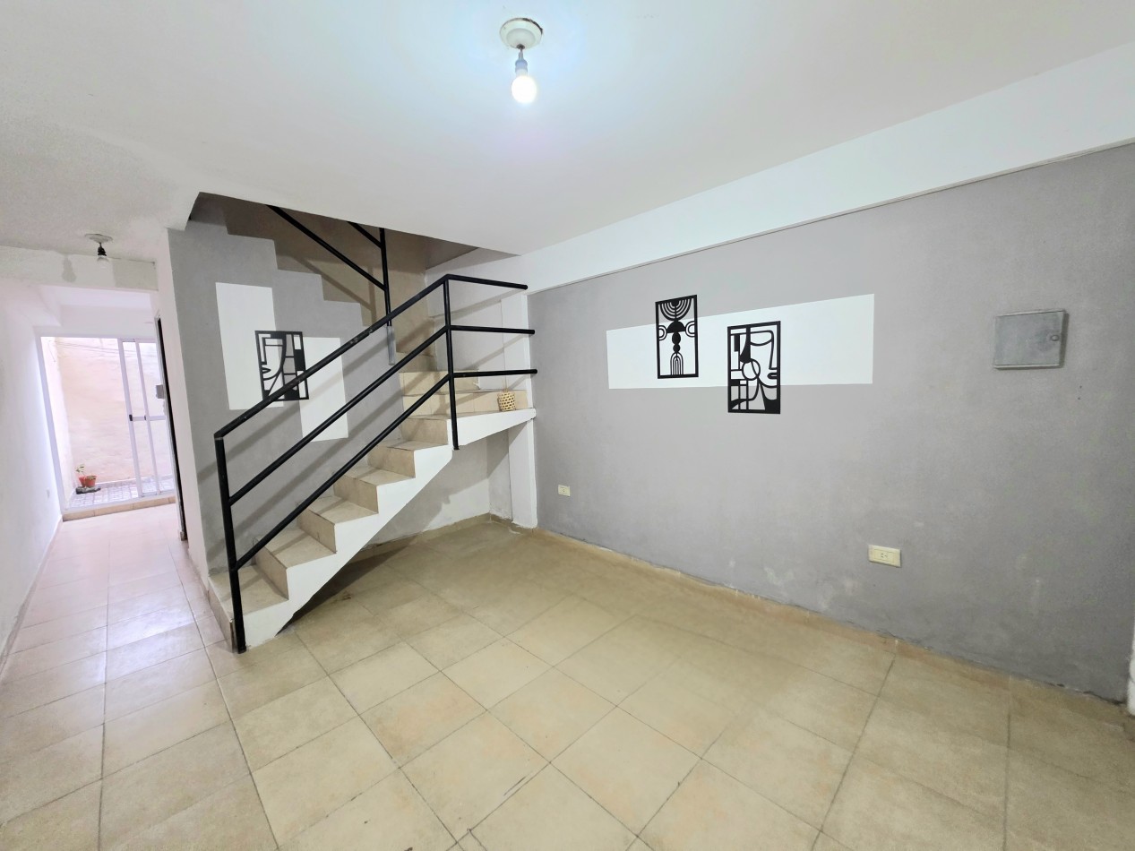 C/ Corrientes 3046 - Duplex 2D c/ Patio y Cochera 
