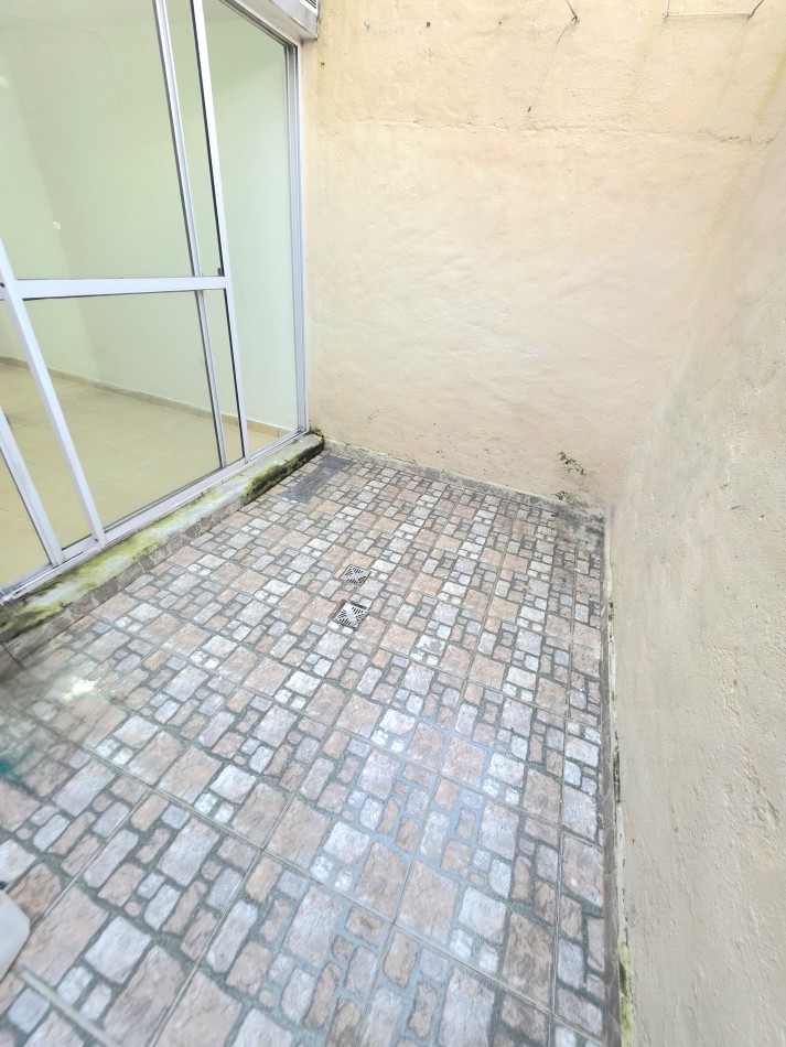 C/ Corrientes 3046 - Duplex 2D c/ Patio y Cochera 