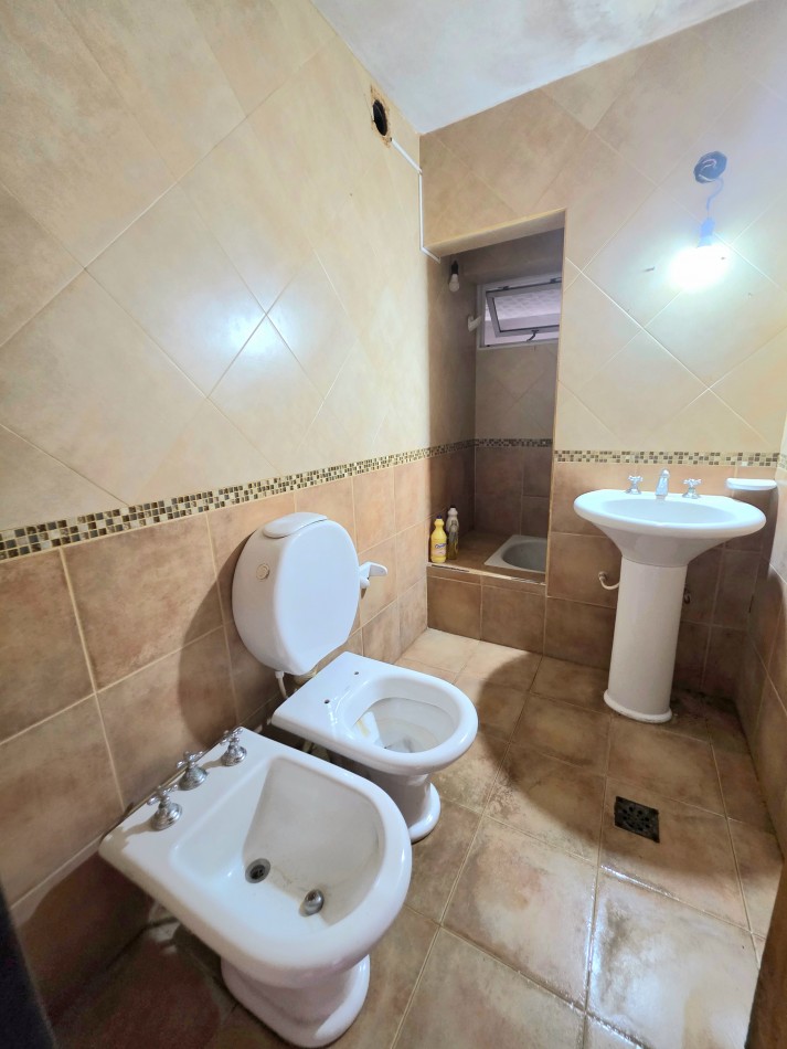 B° Lapacho Sur - Chabacubo al 4100 - Casa Esquina de 3D + Local c/ Fondo y Cochera