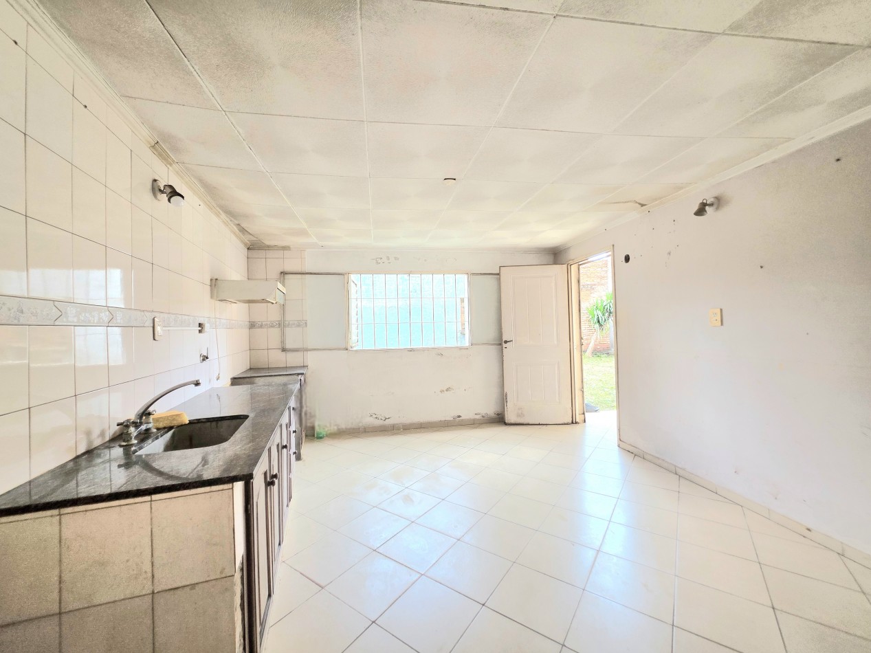 B° Lapacho Sur - Chabacubo al 4100 - Casa Esquina de 3D + Local c/ Fondo y Cochera