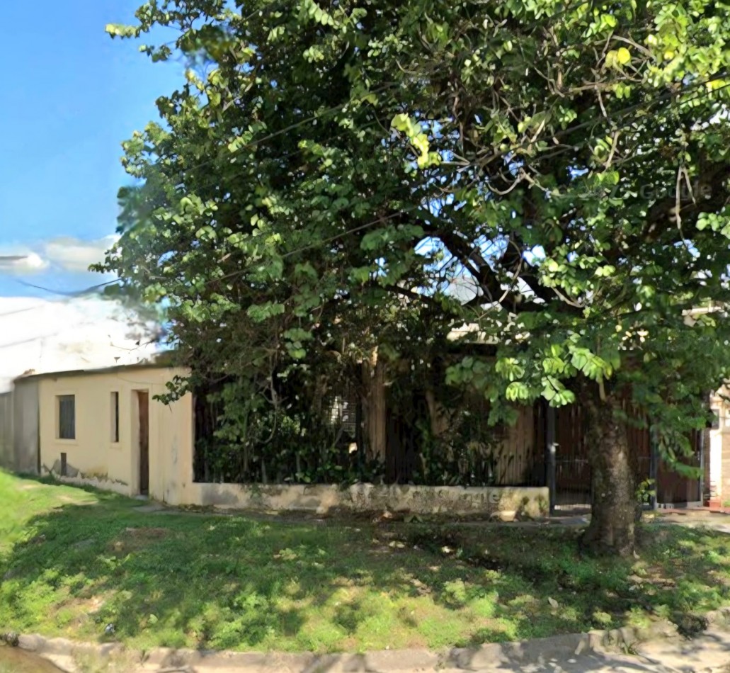 B° Lapacho Sur - Chabacubo al 4100 - Casa Esquina de 3D + Local c/ Fondo y Cochera