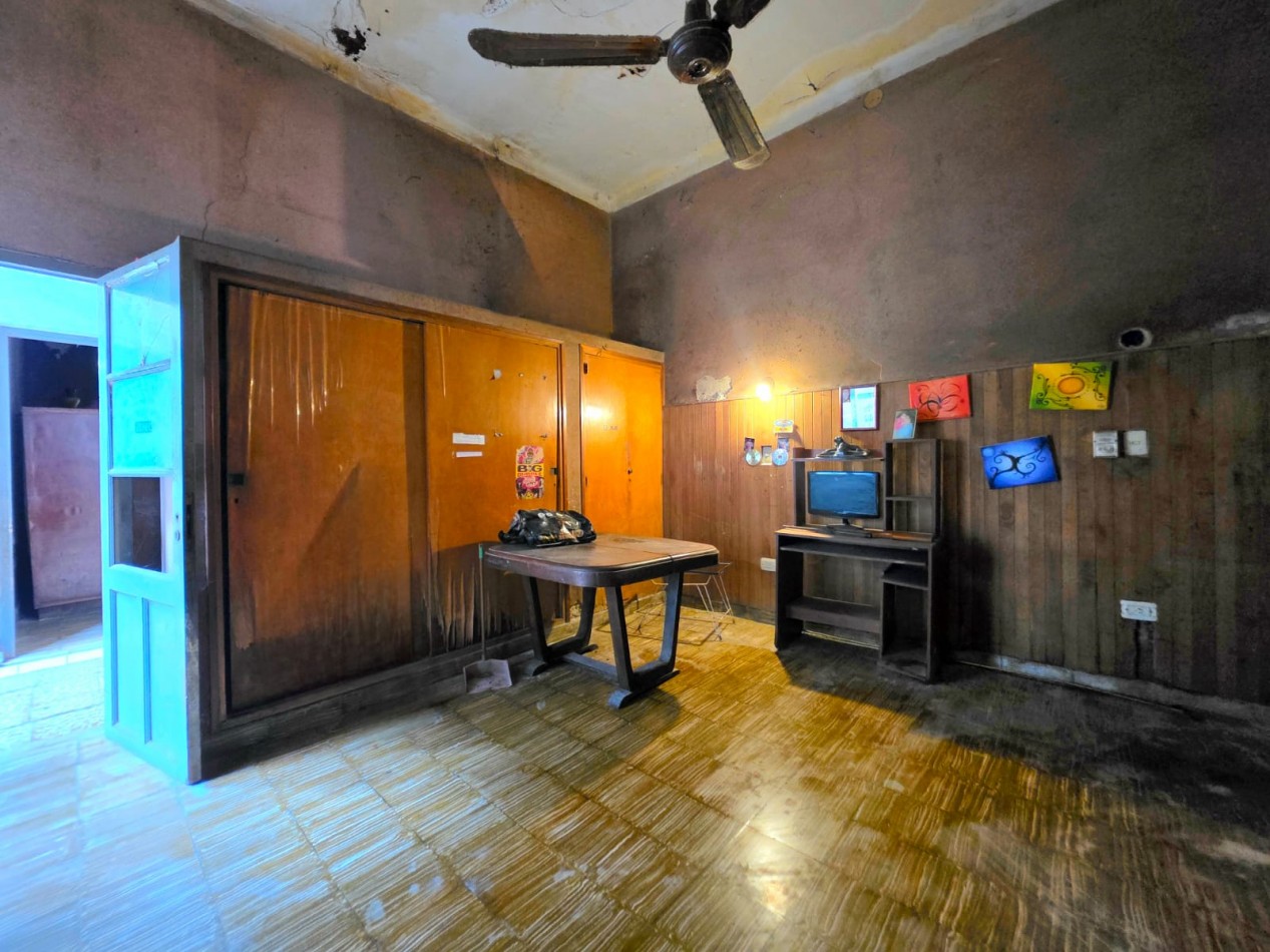 Pje. Rio de Janeiro ( Alt. Av. Avellaneda 100) Casa de 3D + Fondo amplio Reciclar/ Demoler