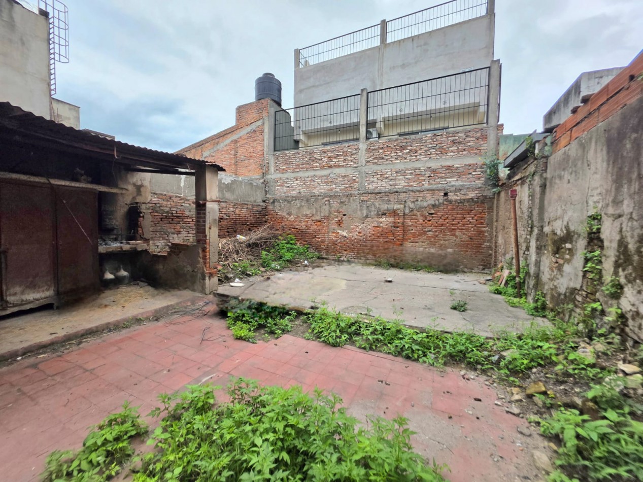 Pje. Rio de Janeiro ( Alt. Av. Avellaneda 100) Casa de 3D + Fondo amplio Reciclar/ Demoler