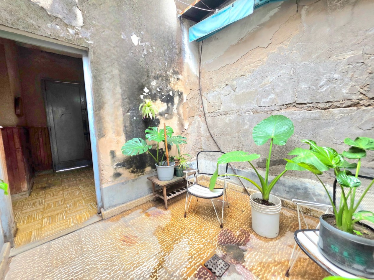 Pje. Rio de Janeiro ( Alt. Av. Avellaneda 100) Casa de 3D + Fondo amplio Reciclar/ Demoler