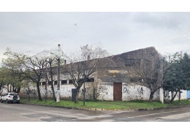 San Juan y Sargento Cabral - 3500 m2 de Terreno - con 1800 m2 de Galpones