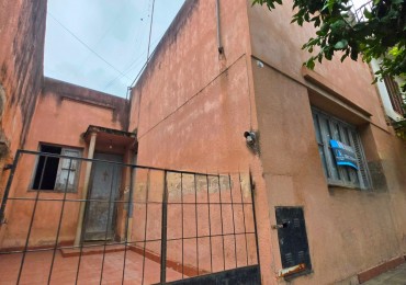 Pje. Rio de Janeiro ( Alt. Av. Avellaneda 100) Casa de 3D + Fondo amplio Reciclar/ Demoler